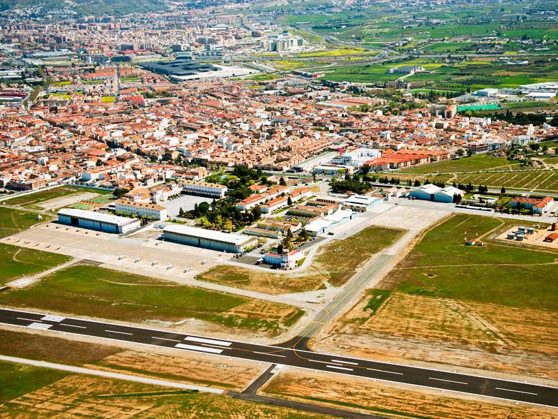 Base Aérea de Armilla con Granada al fondo