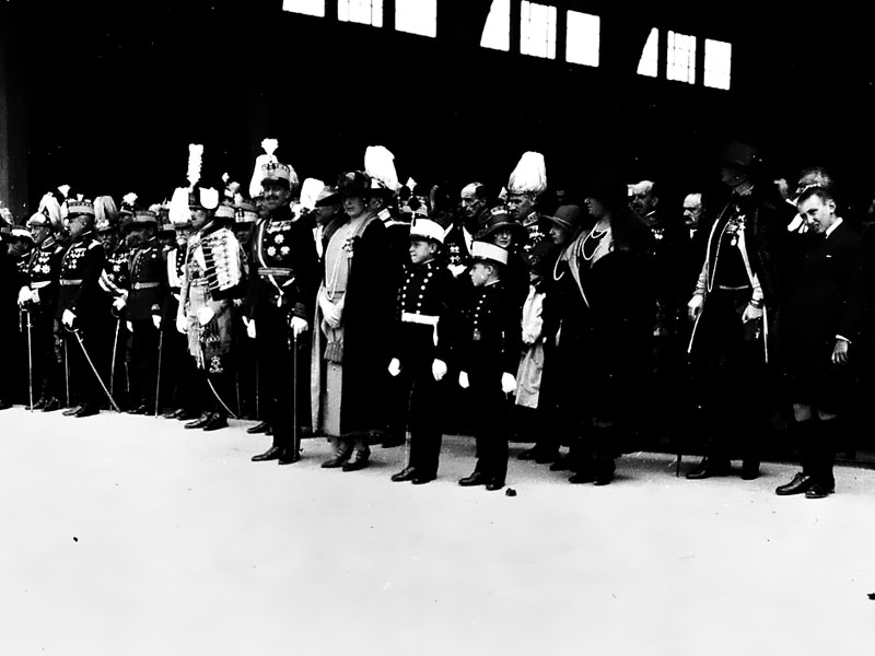 Alfonso XIII, la Reina y los infantes, 1923