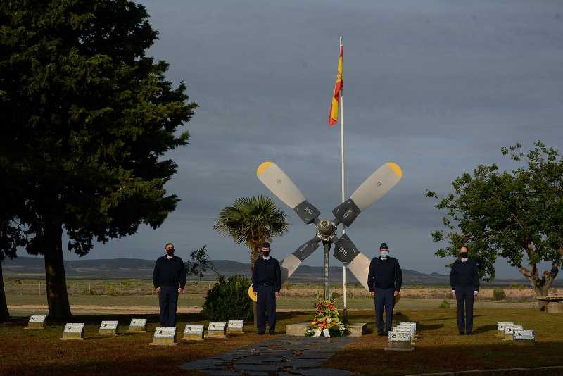 Homenaje a los caídos en el accidente del Yak 42