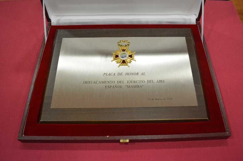 El Destacamento Aéreo Táctico MAMBA recibe la Placa de Honor de la Orden de Isabel la Católica