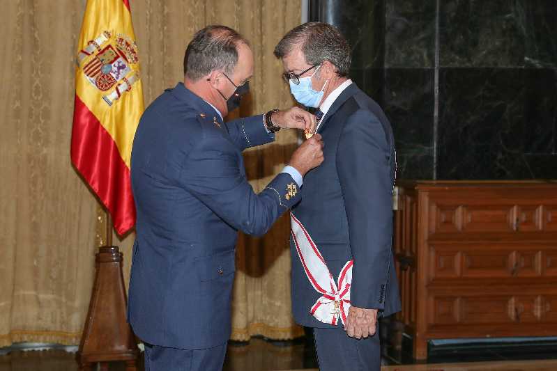 El embajador de España en Lituania recibe la Gran Cruz del Mérito Aeronáutico