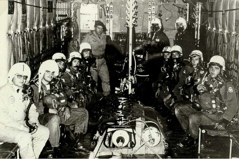 Imagen histórica del EZAPAC. Primer lanzamiento paracaidista español con oxígeno (1983)