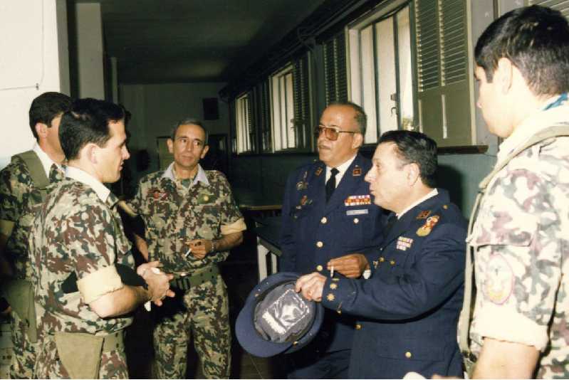 Uniformidad clásica. Relevo de mandos en 1987 (comandante Mayordomo)