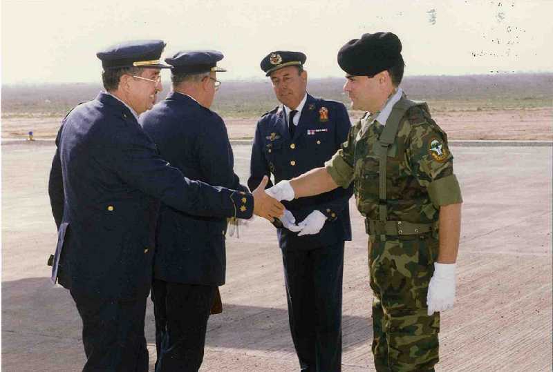 Relevo de mando en 1989 (comandante Pérez Nicolás)