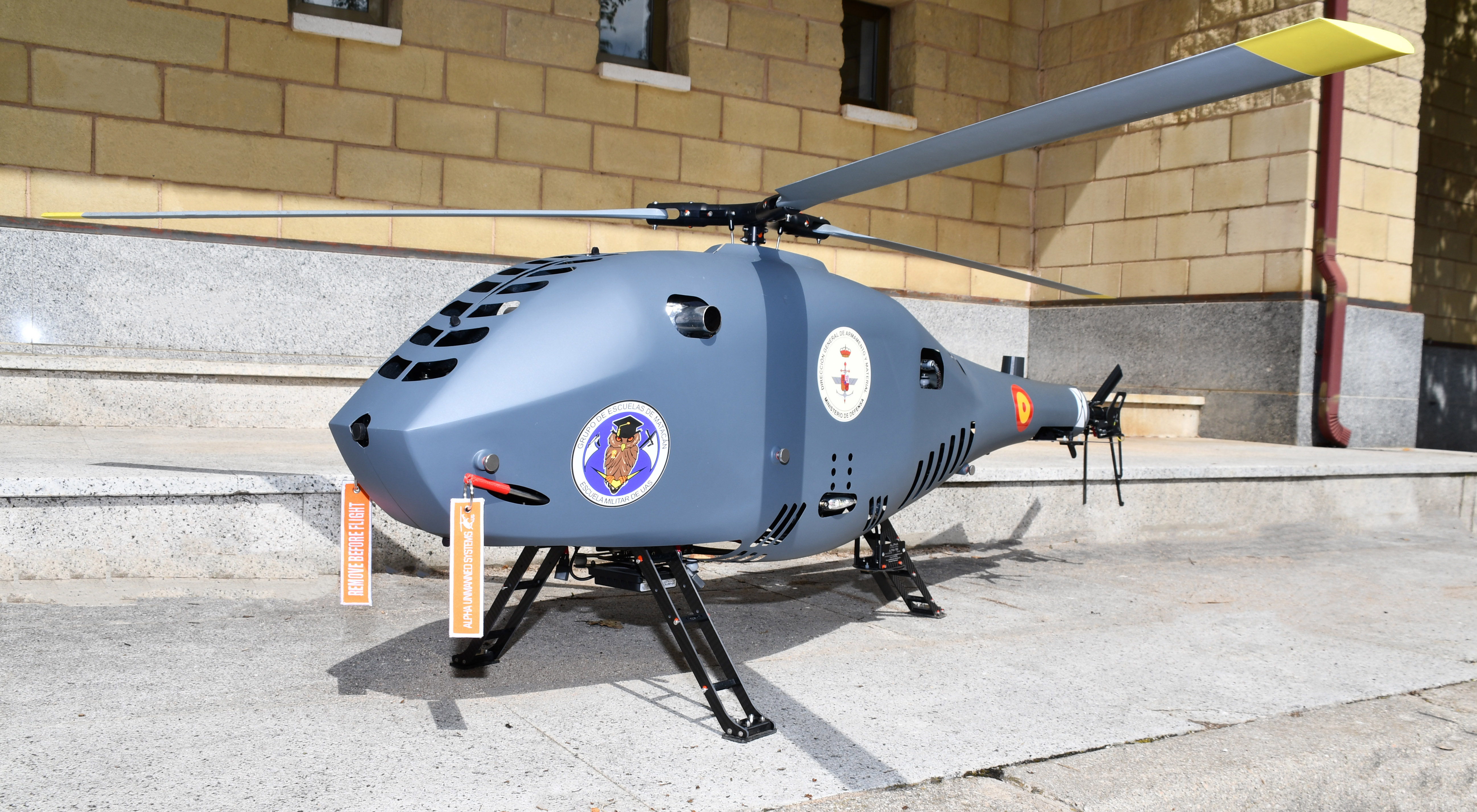 Imagen de Helicóptero UAV Alpha-900 para la Escuela Militar de Sistemas Aéreos no Tripulados