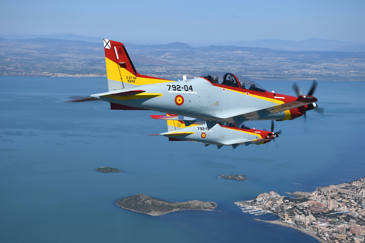 Imagen de Primer vuelo de la Escuela Elemental con el Pilatus PC-21 en la Academia General del Aire y del Espacio