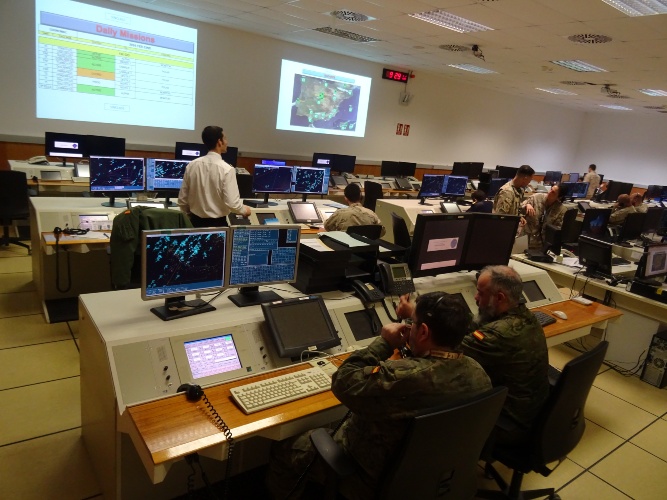 Imagen de Controladores aéreos de la Armada refuerzan capacidades en entrenamiento conjunto con el GRUNOMAC