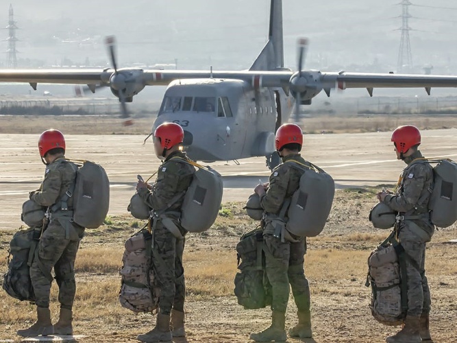 Imagen de Fase de paracaidismo del Curso de Operaciones Especiales en la EMP. Foto Francisco Francés Torrentera