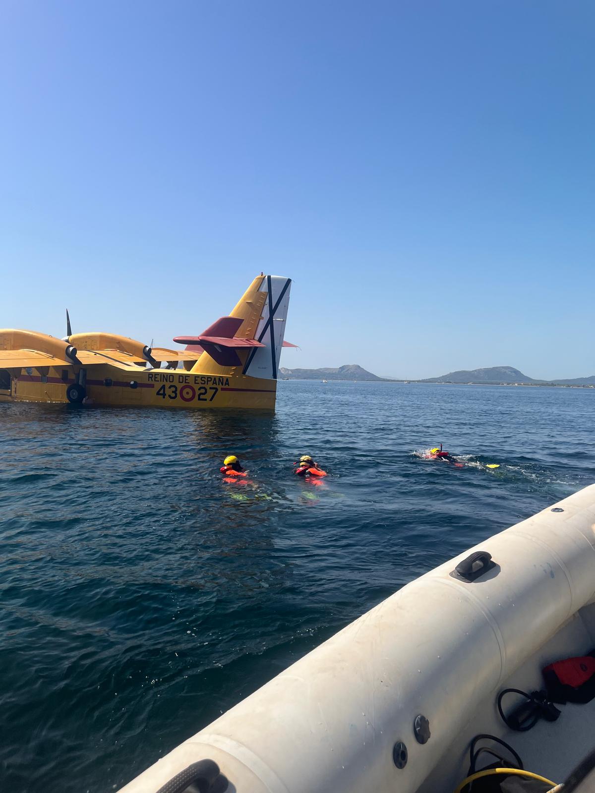 Imagen de El Ala 49 y el 43 Grupo realizan prácticas de rescate en el mar en la bahía de Pollensa