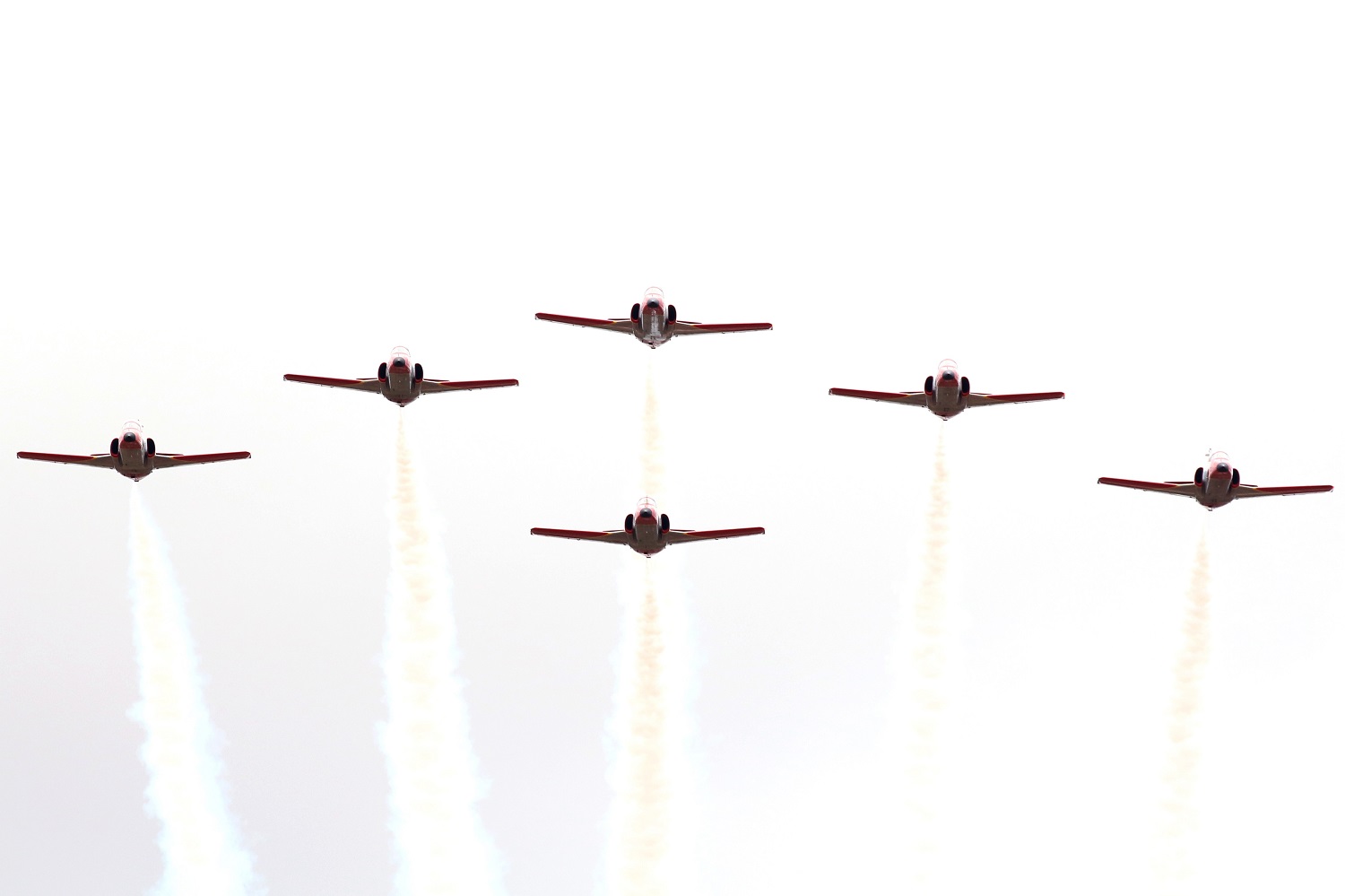 Imagen de La Patrulla Águila ensaya en la vertical de la Base Aérea de Albacete