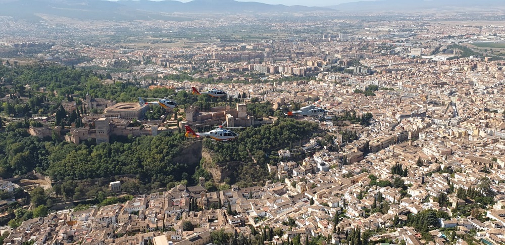 Imagen de Helicópteros volando sobre La Alhambra