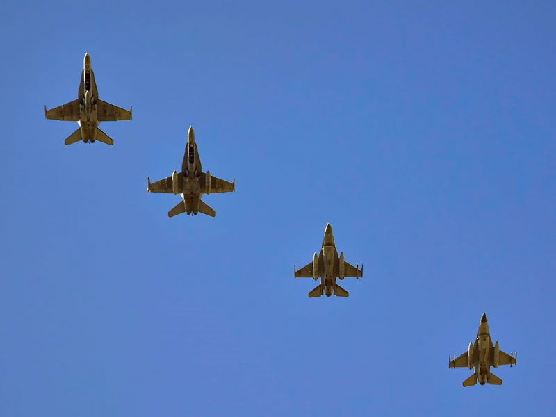 Formación de F-18 del Ala 12 y F-16 del 151 SQN