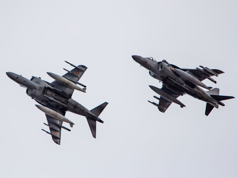 Formación en vuelo de Harrier de la Armada