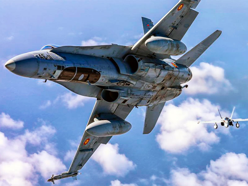 Rotura de un F-18 en vuelo