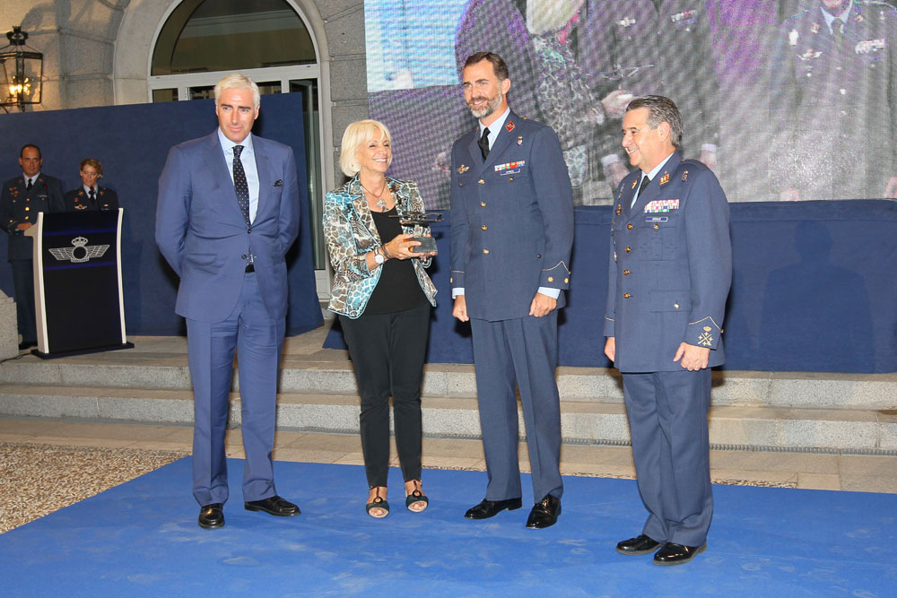 Entrega del Premio Plus Ultra a la alcaldesa de Cádiz Teófila Serrano