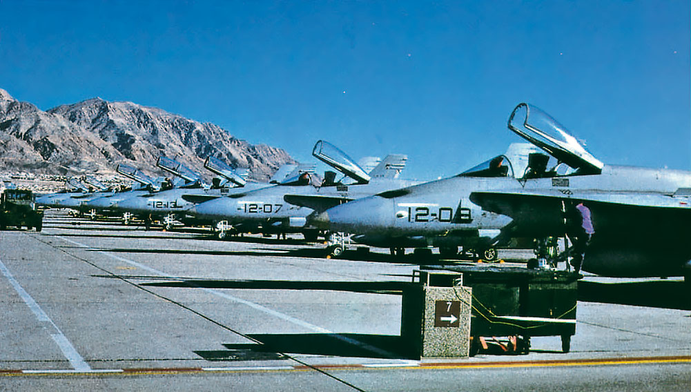 Cazas F-18 del Ala 12 en la base aérea de Nellis